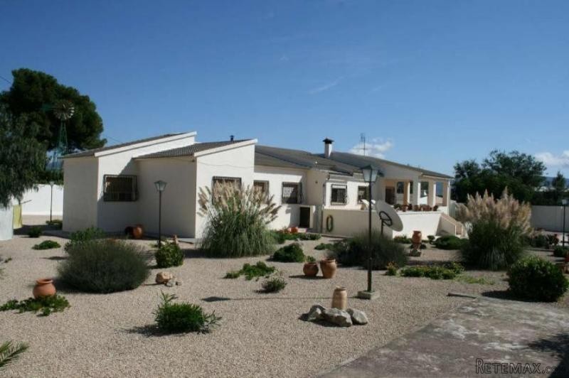 7 bedroom villa with swimming pool..
