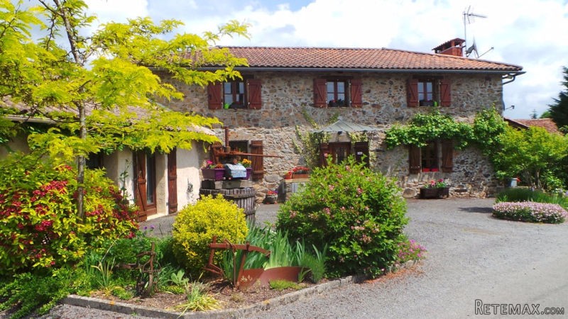 Prestige 3 Bed Stone House, 2 Bed Gite..