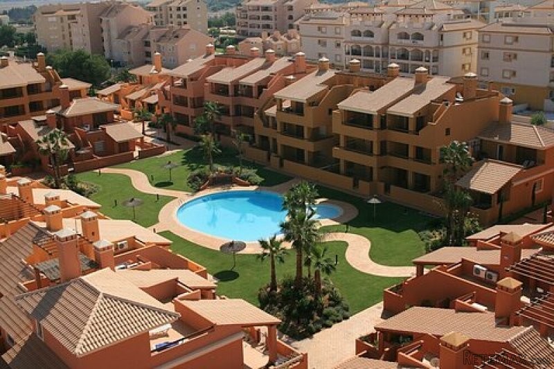 * SUPERB 3 BEDROOM APARTMENT - 2