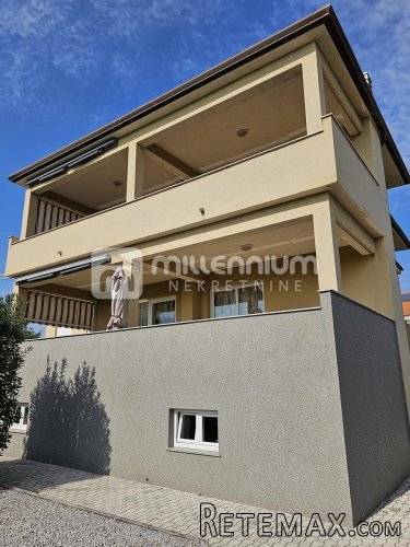 Kostrena, 281.19m2, samostojeća kuća s 2 stana - 2