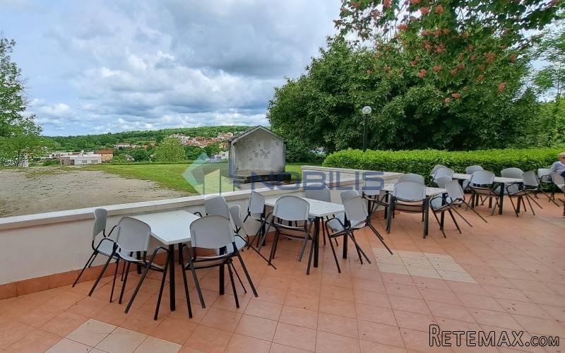 Žminj - centar, uhodan restoran 385 m2 + stan 65 m2 - 2