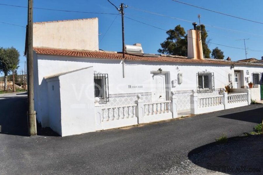 NEW & EXCLUSIVE TO VOSS HOMES - Large 147m2, renovated.. - 2