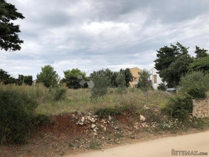 Ugljan - građevinsko zemljište s projektom 50 metara od mora - 2