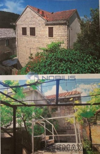 Brač, Pučišća, 2 kuće 270m2 + 30 m2, parcela 370m2 - 3