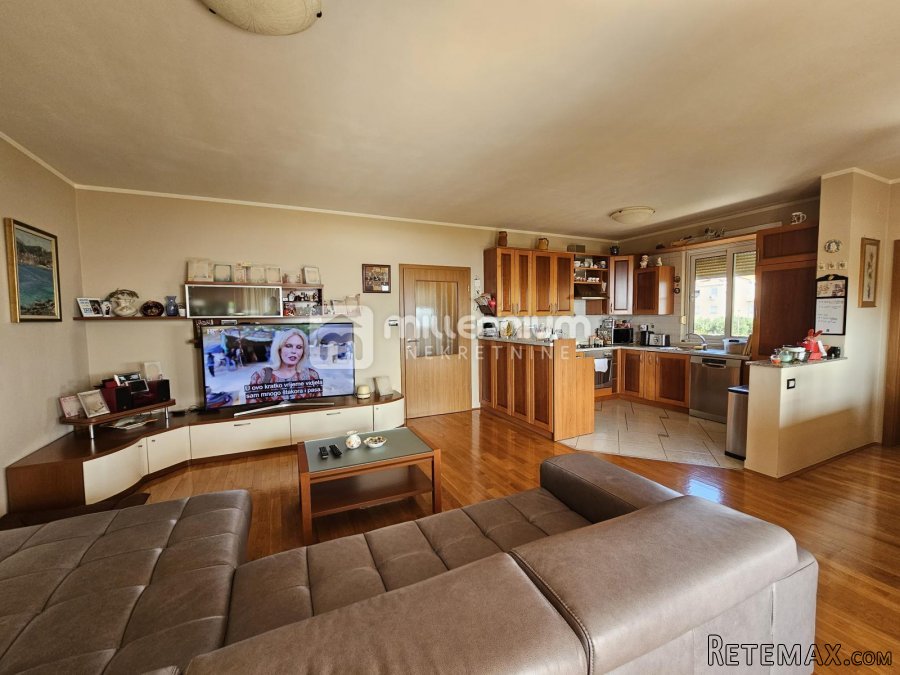 Kostrena, 281.19m2, samostojeća kuća s 2 stana - 3