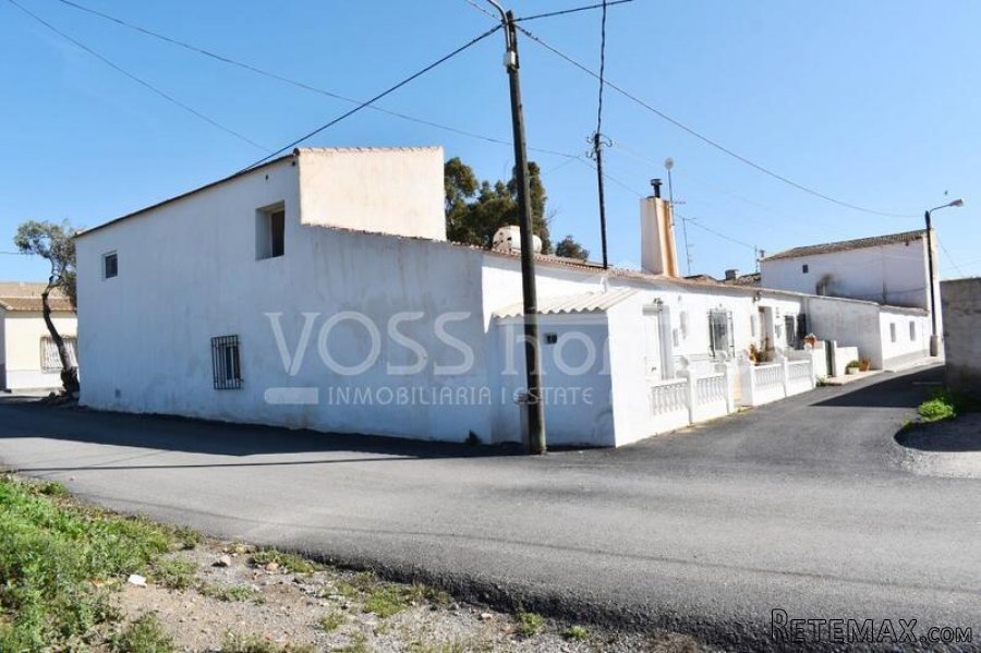 NEW & EXCLUSIVE TO VOSS HOMES - Large 147m2, renovated.. - 3