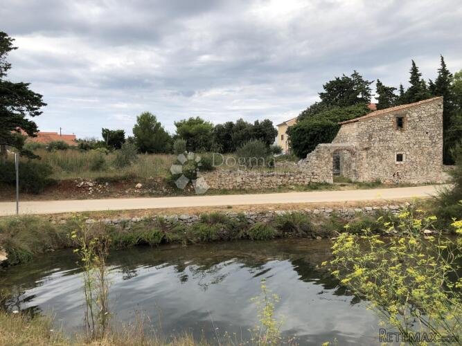 Ugljan - građevinsko zemljište s projektom 50 metara od mora - 3