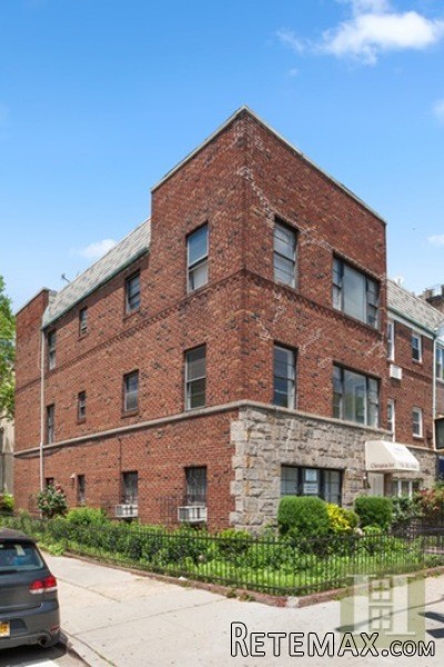 4 bedroom Town House For Sale: 8324..