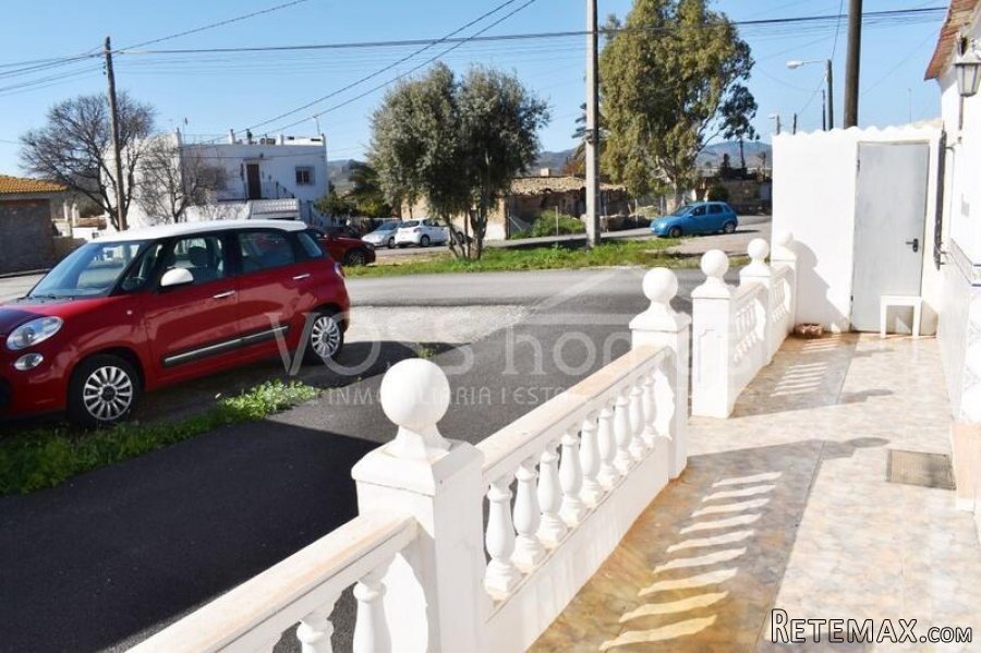 NEW & EXCLUSIVE TO VOSS HOMES - Large 147m2, renovated.. - 5