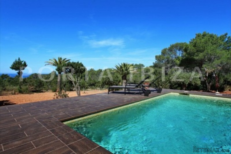 Fabulous villa with sea view above Cala..
