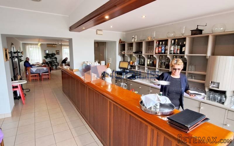 Žminj - centar, uhodan restoran 385 m2 + stan 65 m2 - 6