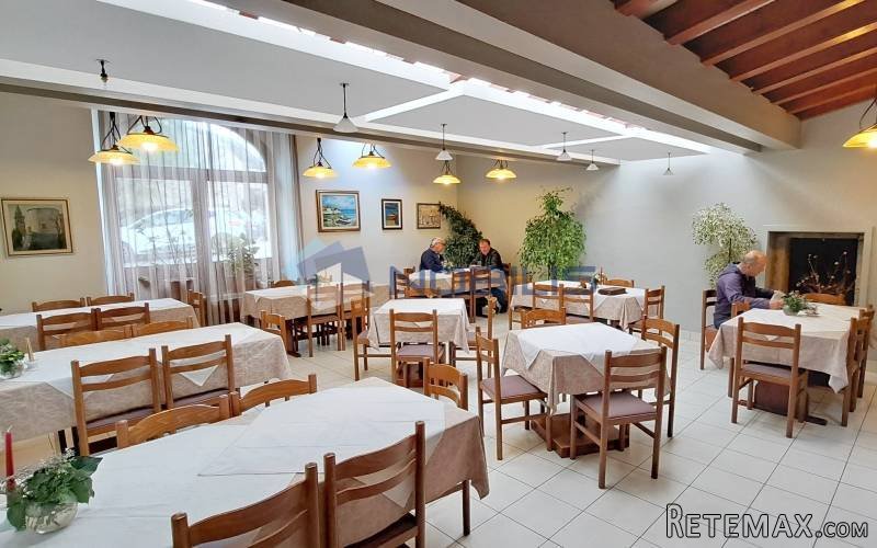 Žminj - centar, uhodan restoran 385 m2 + stan 65 m2 - 7