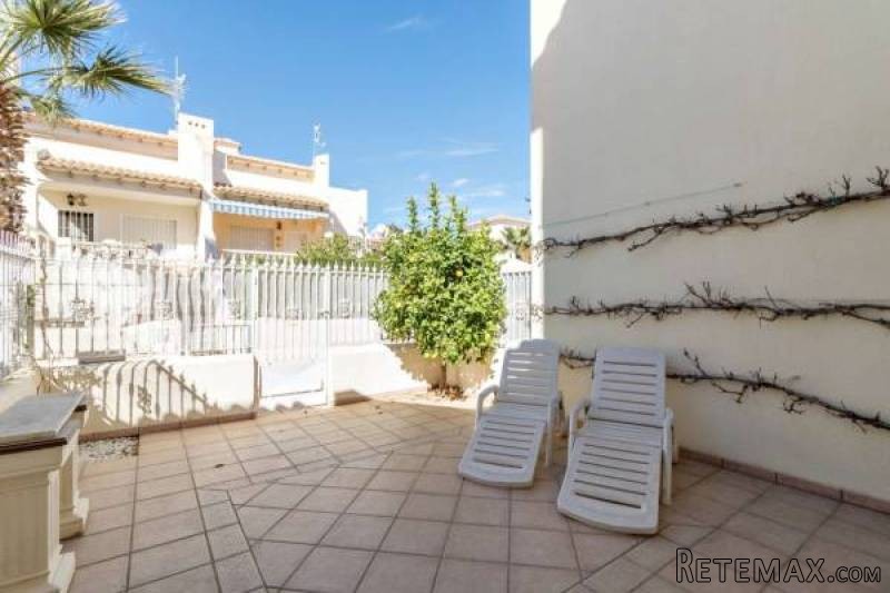 3 Bedroom 2 Bathroom Townhouse In.. - 2
