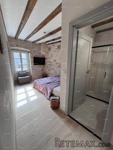Bale – potpuno renovirana kamena kuća u centru, 116 m²
