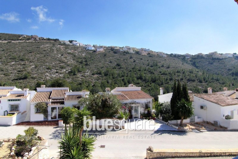 Beautiful detached bungalow with 3..
