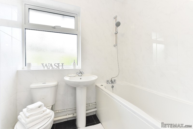 Crossharbour, E14 3HG [ID: 52SS] - 2