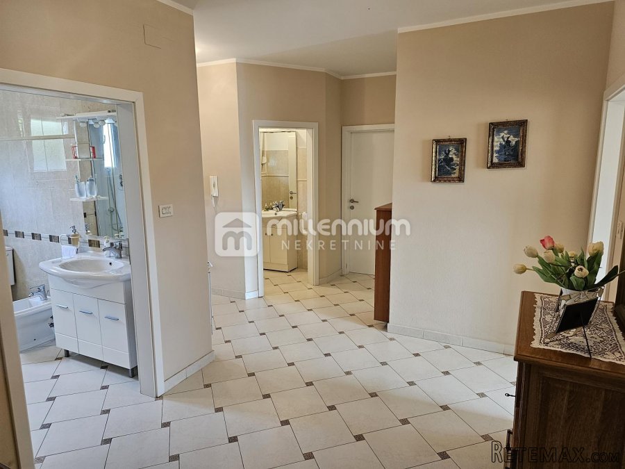 Kostrena, 281.19m2, samostojeća kuća s 2 stana - 9