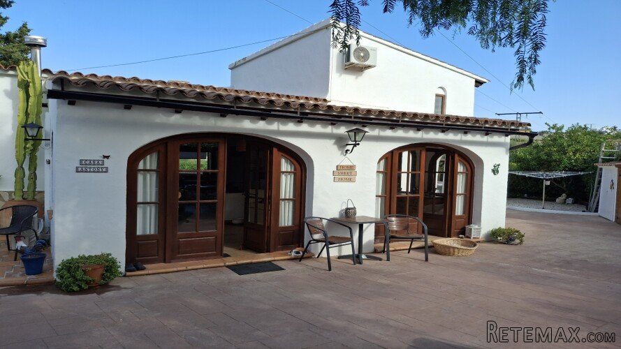 Located on the edge of Benitachell village, this county..