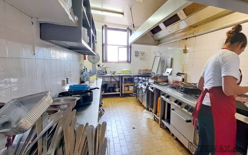 Žminj - centar, uhodan restoran 385 m2 + stan 65 m2 - 9