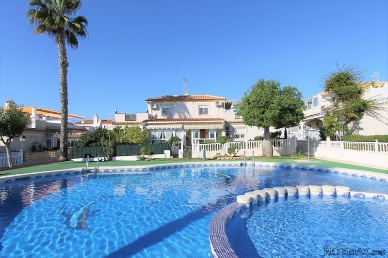 Great Townhouse Facing Pool 3 Beds..