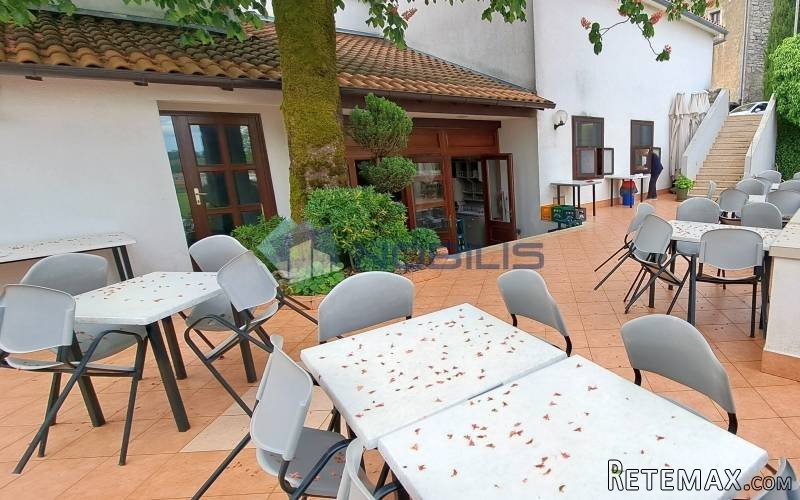 Žminj - centar, uhodan restoran 385 m2 + stan 65 m2 - 10