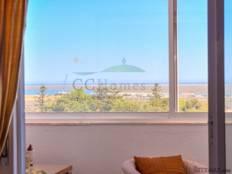 Elegant 3 bedroom apartment with sea..