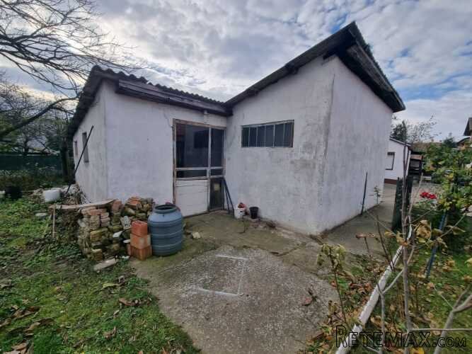 Kuca i pomocni objekti 220m2,plac 11ari - 3