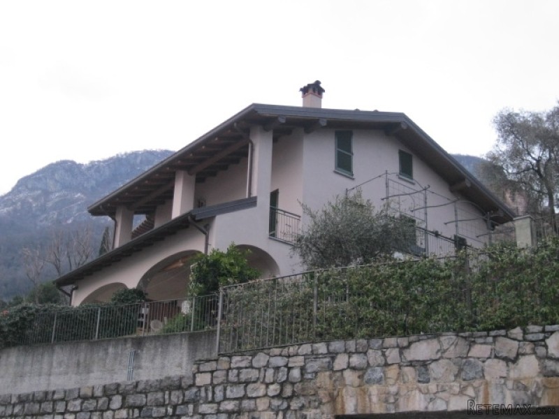 Duplex LAKESIDE apartment, Mandello.. - 2