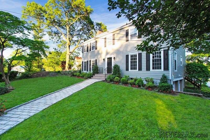 4 bedroom House For Sale: 82 Iselin.. - 2