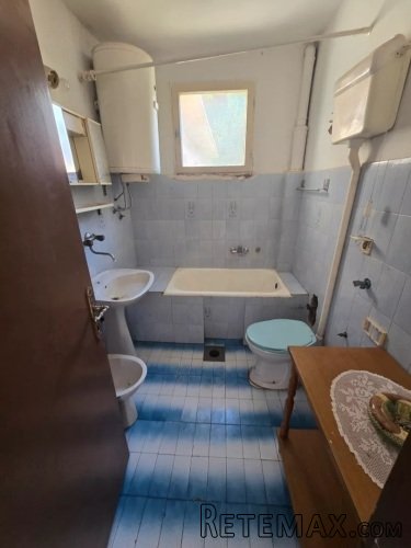 Kuca na atraktivnoj lokaciji sa lokalom i magacinom - 15