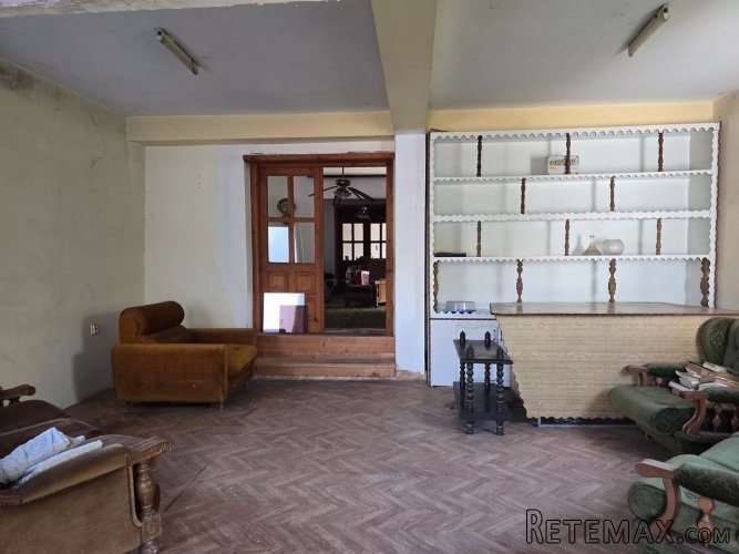 Kuca na atraktivnoj lokaciji sa lokalom i magacinom - 16