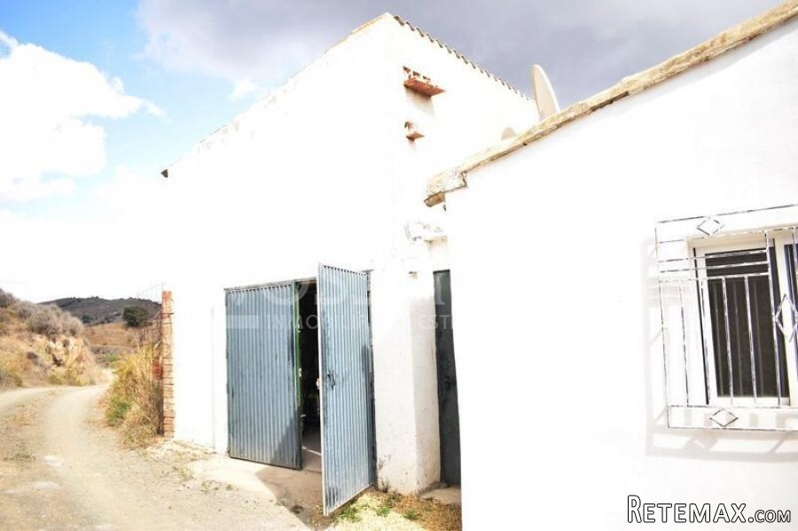 EXCLUSIVE TO VOSS HOMES - A very interesting property made.. - 8