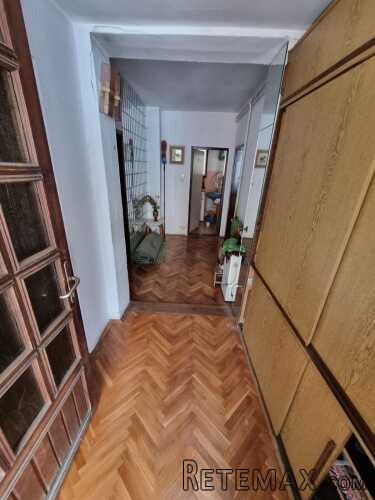 Kuca i pomocni objekti 220m2,plac 11ari - 10