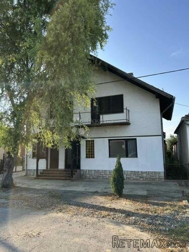 Poslovno-stambena kuća s lokalom, Novi Senkovac