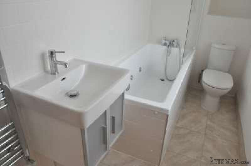 Single with double bed near Canary..