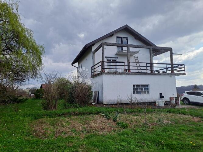 Prekrasan pogled i okućnica