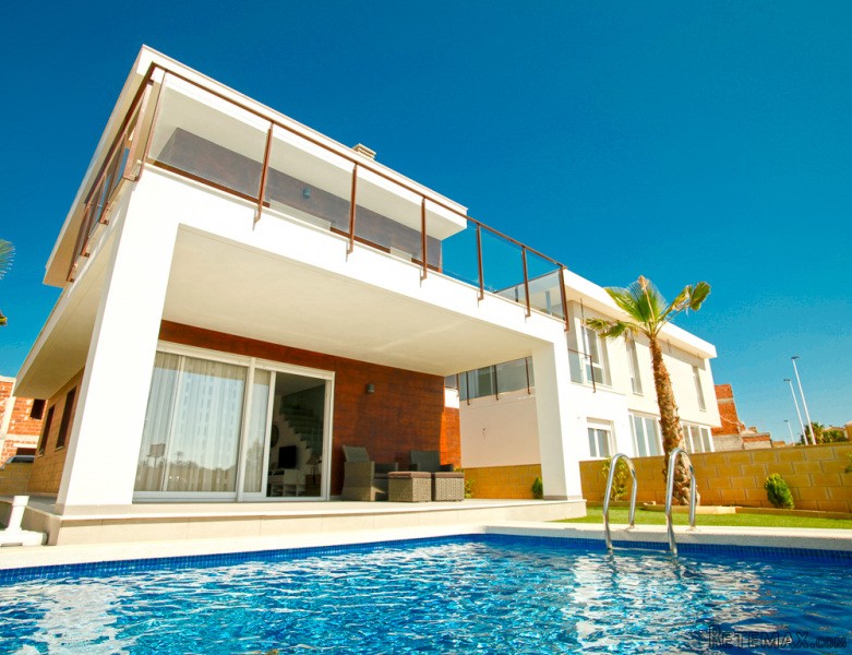 4 Bedrooms - Villa - Alicante - For Sale