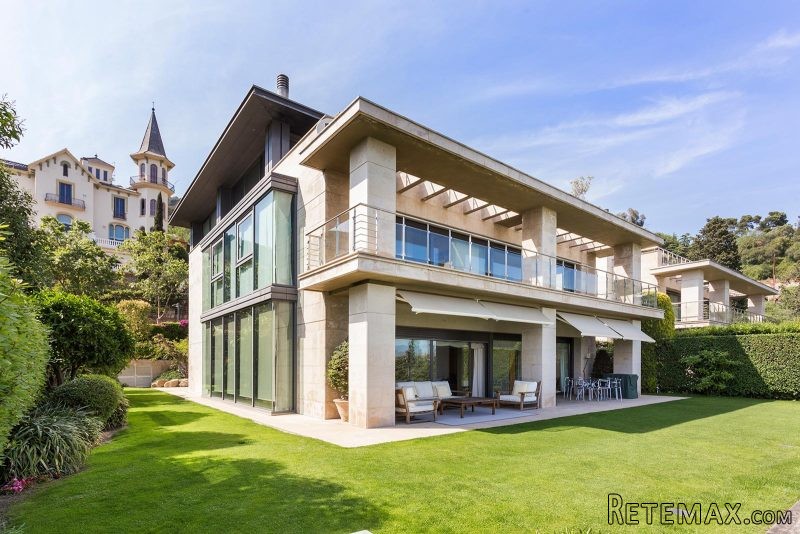 Outstanding villa with incredible..