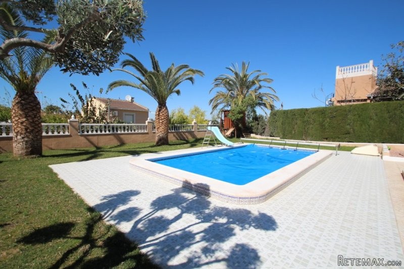 4 Bedrooms - Villa - Alicante - For Sale