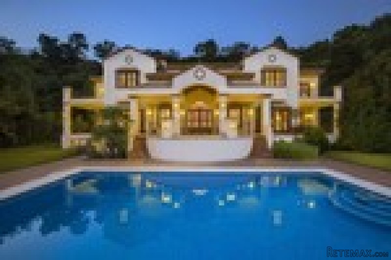 4 Bedrooms - Villa - Malaga - For Sale