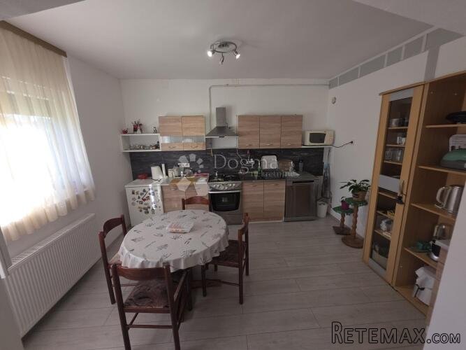 Obiteljska kuća u centru Oroslavja – odlična lokacija, garaž - 3