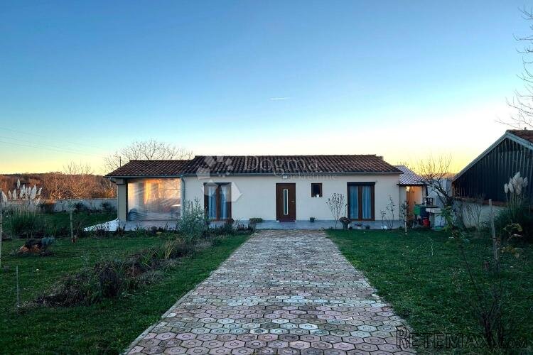 SVETVINČENAT – kuća na kraju sela s lijepom okućnicom