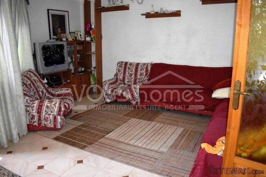 REDUCED!!! Larger than average, 3 double bed, 2 bath, 1st.. - 4