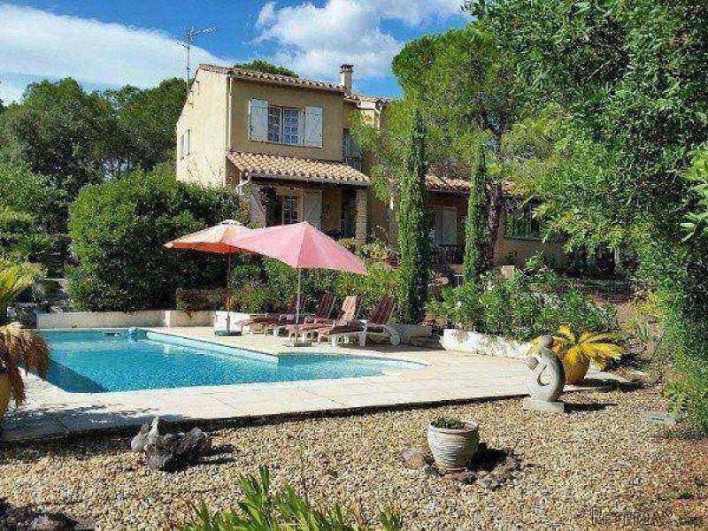 Charming Villa With 4 Bedrooms, Garage..