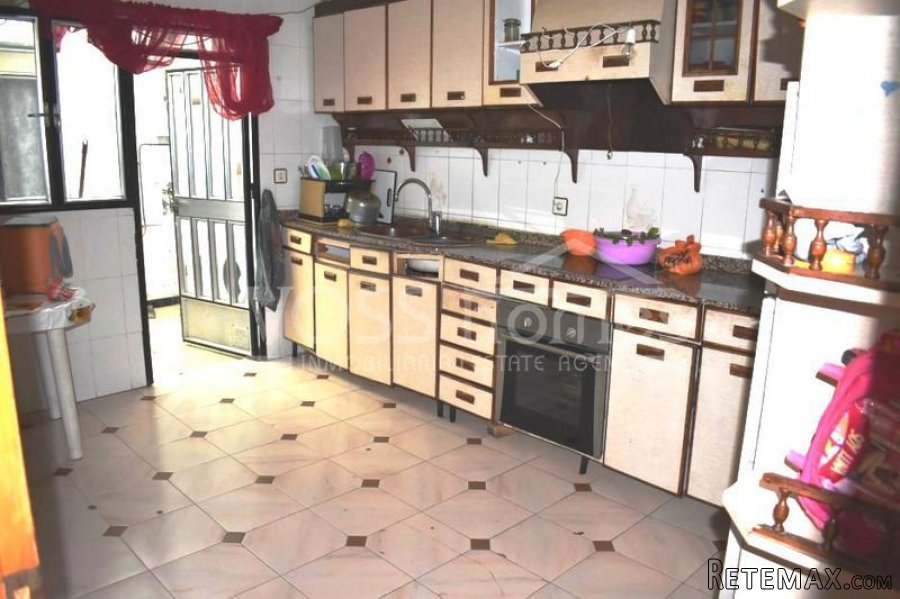 REDUCED!!! Larger than average, 3 double bed, 2 bath, 1st.. - 5