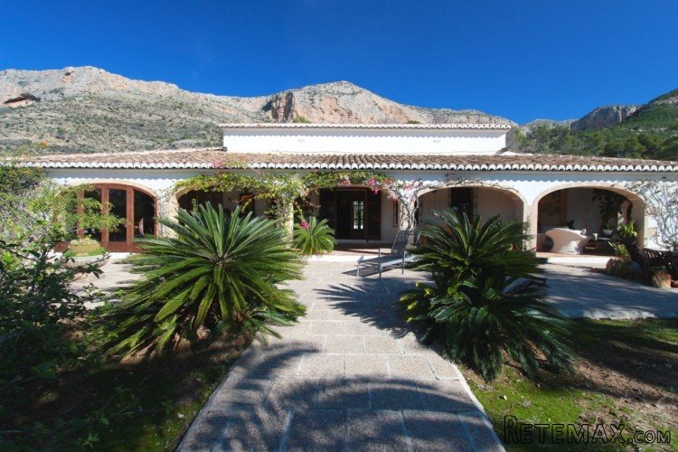 Rustic villa with lots of character on large plot on the.. - 5