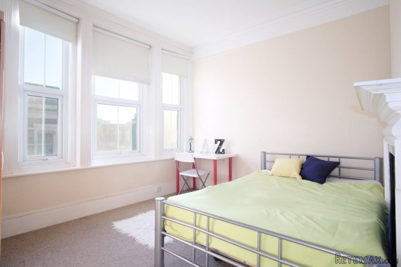 Single with double bed near Acton Town..