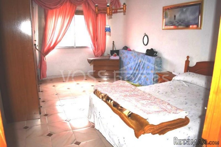 REDUCED!!! Larger than average, 3 double bed, 2 bath, 1st.. - 8