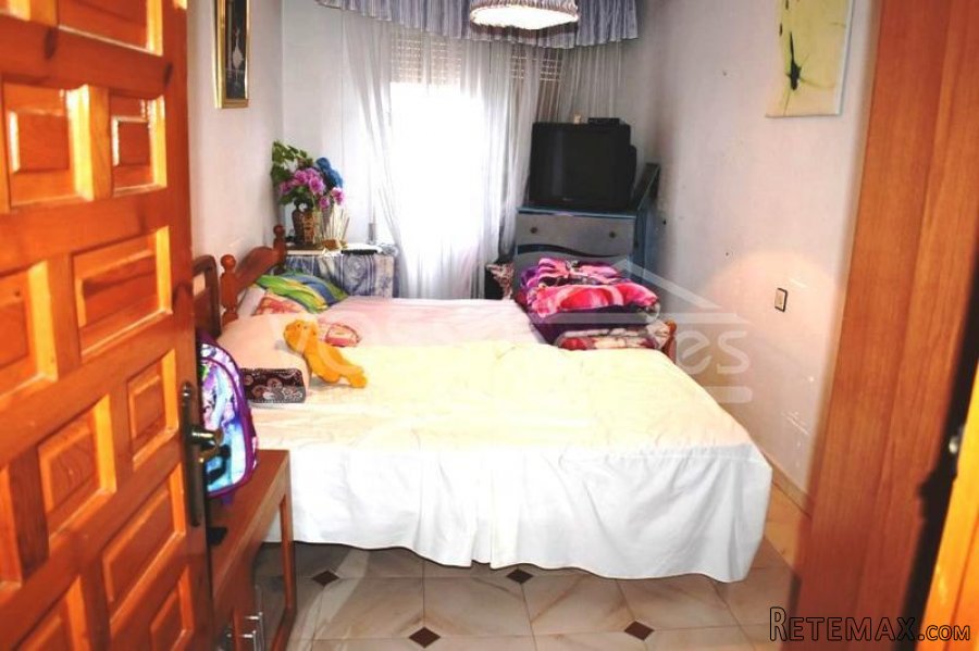 REDUCED!!! Larger than average, 3 double bed, 2 bath, 1st.. - 9
