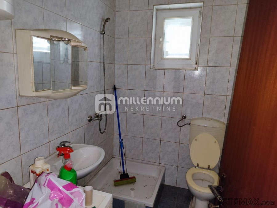 Senj, samostojeća kuća s 2 stana, 142.42m2, pogled, terasa - 9